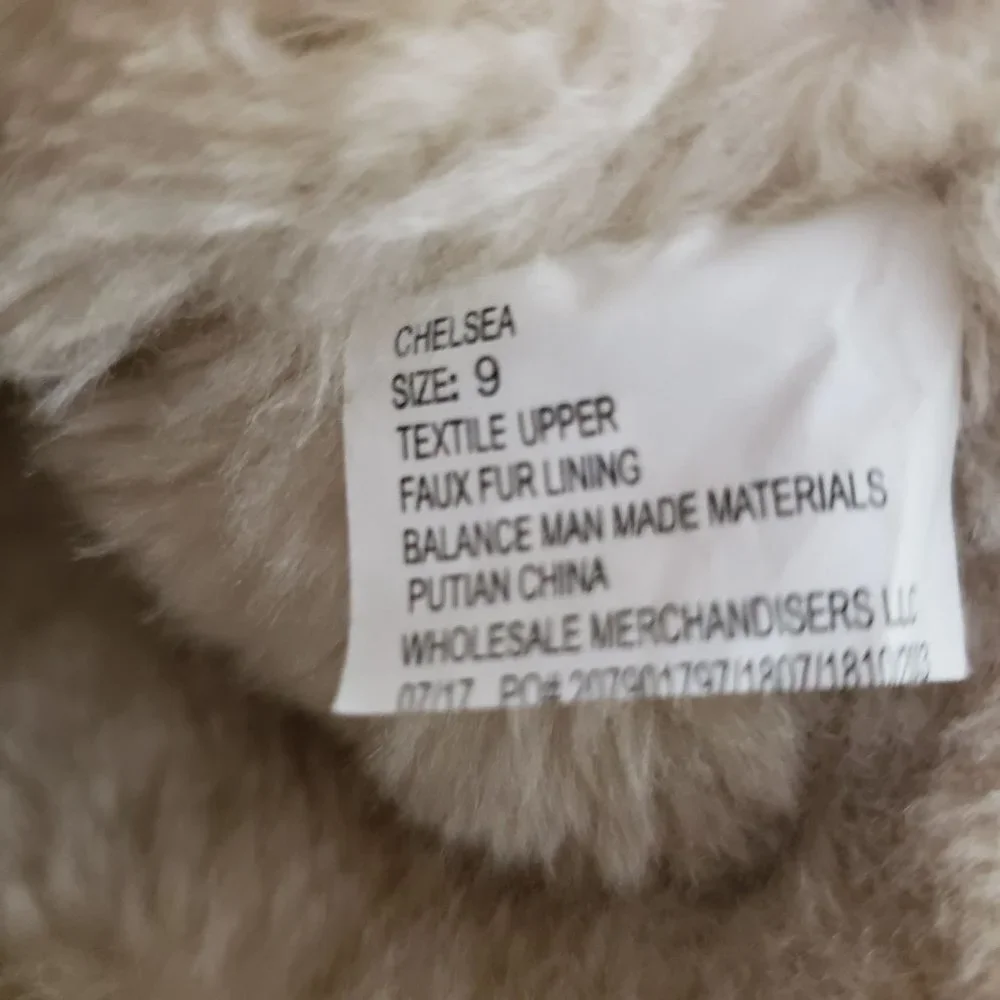 Falls Creek Faux Fur‎ Lined Chelsea Boot Size 9